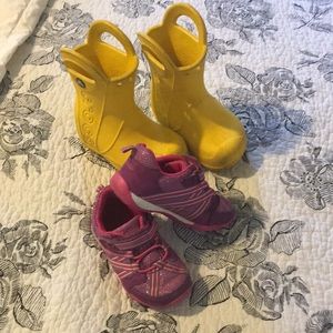 Crocs rain boots 6 (fits small)